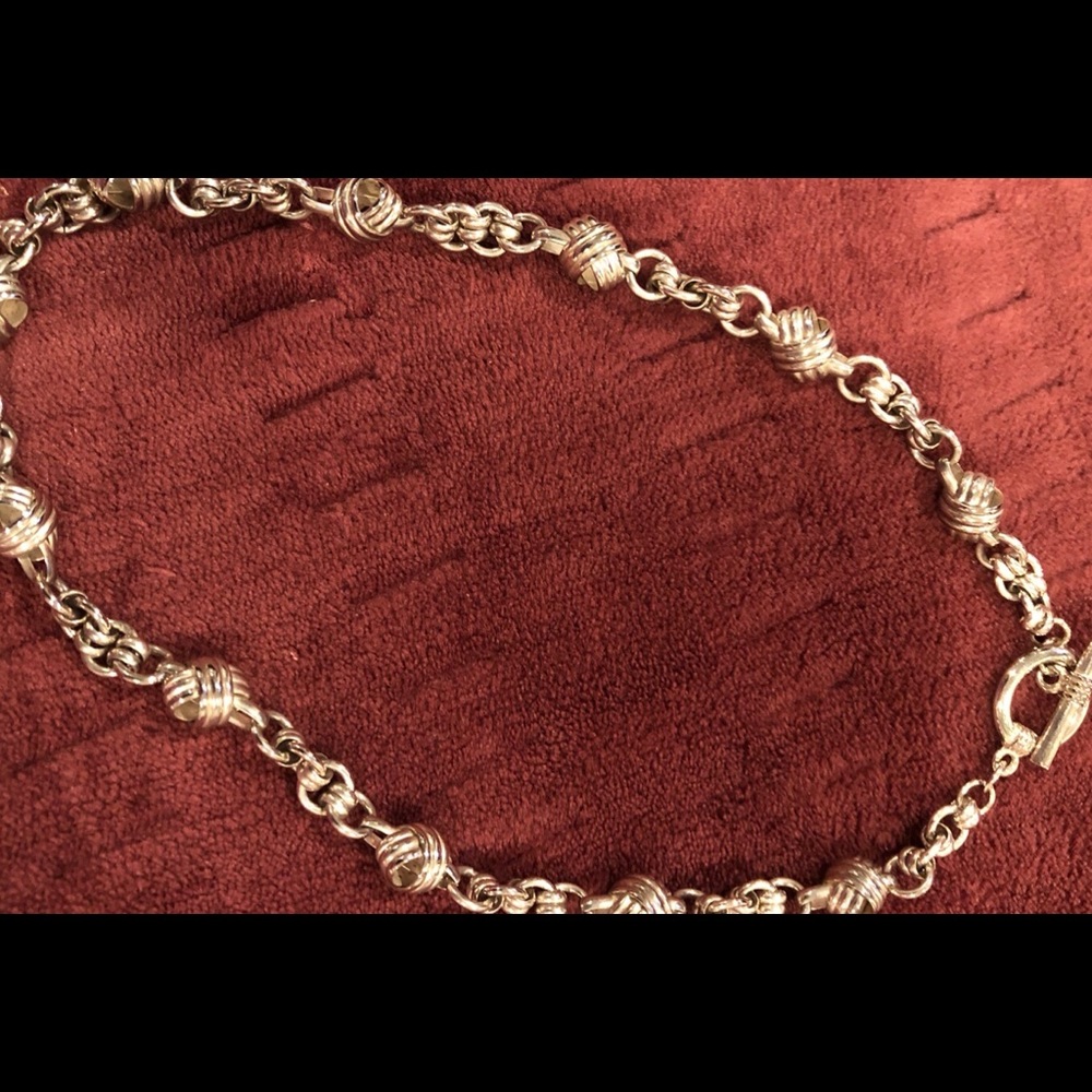 Beautiful Silver Necklace with toggle closure